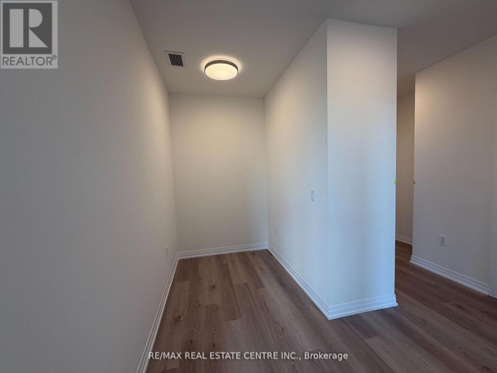 706 - 15 Watergarden Drive, Mississauga, Ontario  L5R 0H4 - Photo 10 - W12475062