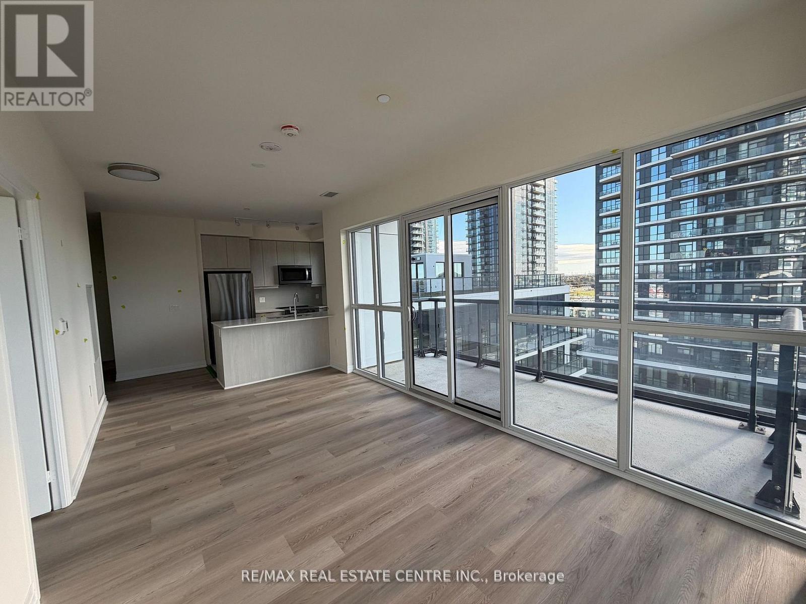 706 - 15 Watergarden Drive, Mississauga, Ontario  L5R 0H4 - Photo 5 - W12475062