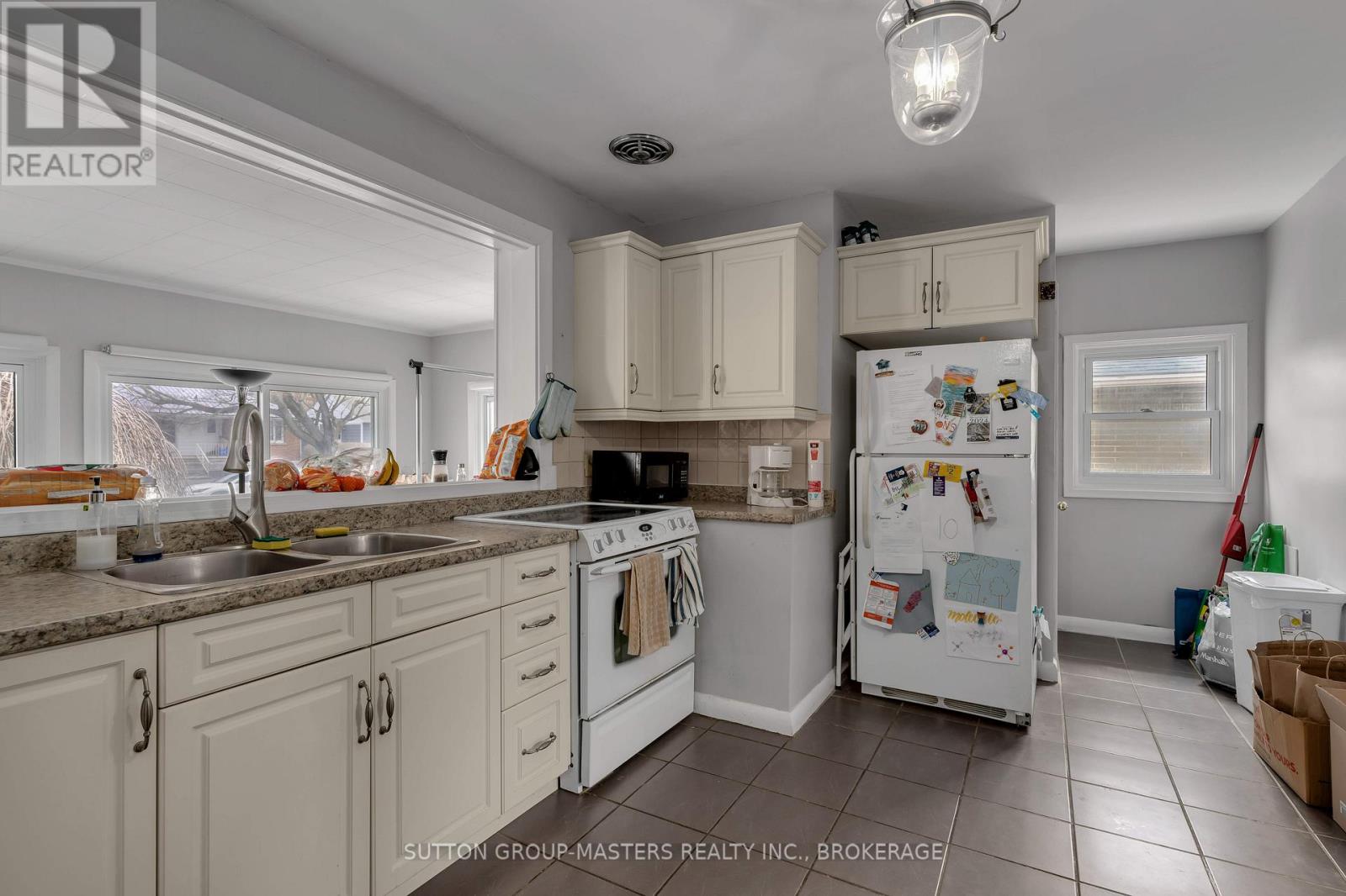 250 Yonge Street, Kingston (Central City West), Ontario  K7M 1G5 - Photo 13 - X12475085
