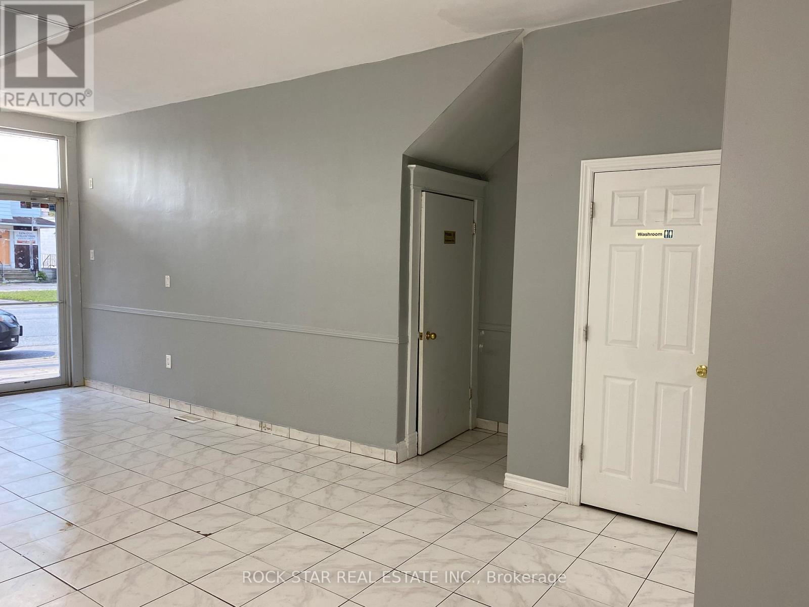 251 Church Street, St. Catharines, Ontario  L2R 3E8 - Photo 3 - X12475052