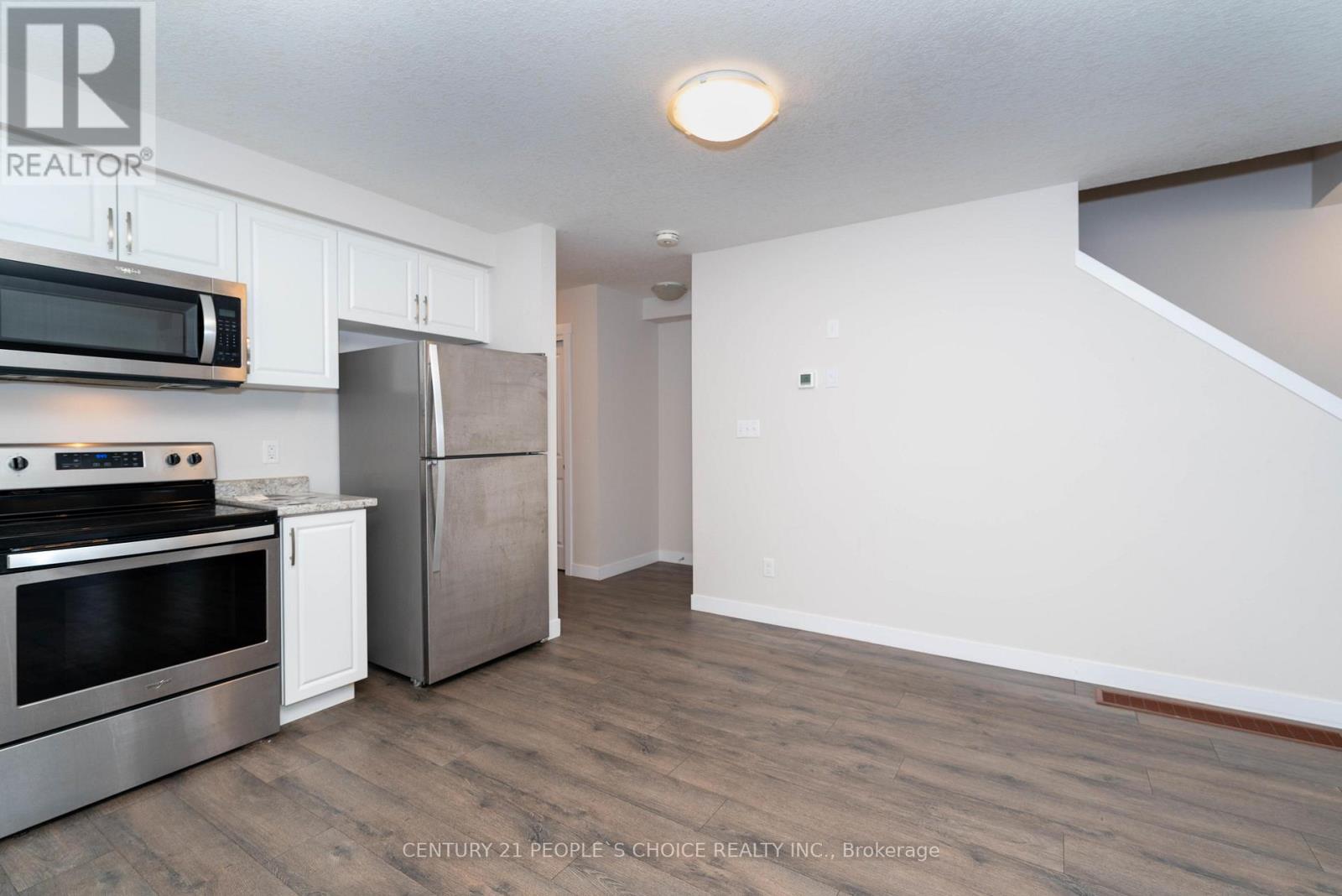 155 Rochefort Street, Kitchener, Ontario  N2R 0N1 - Photo 12 - X12475059