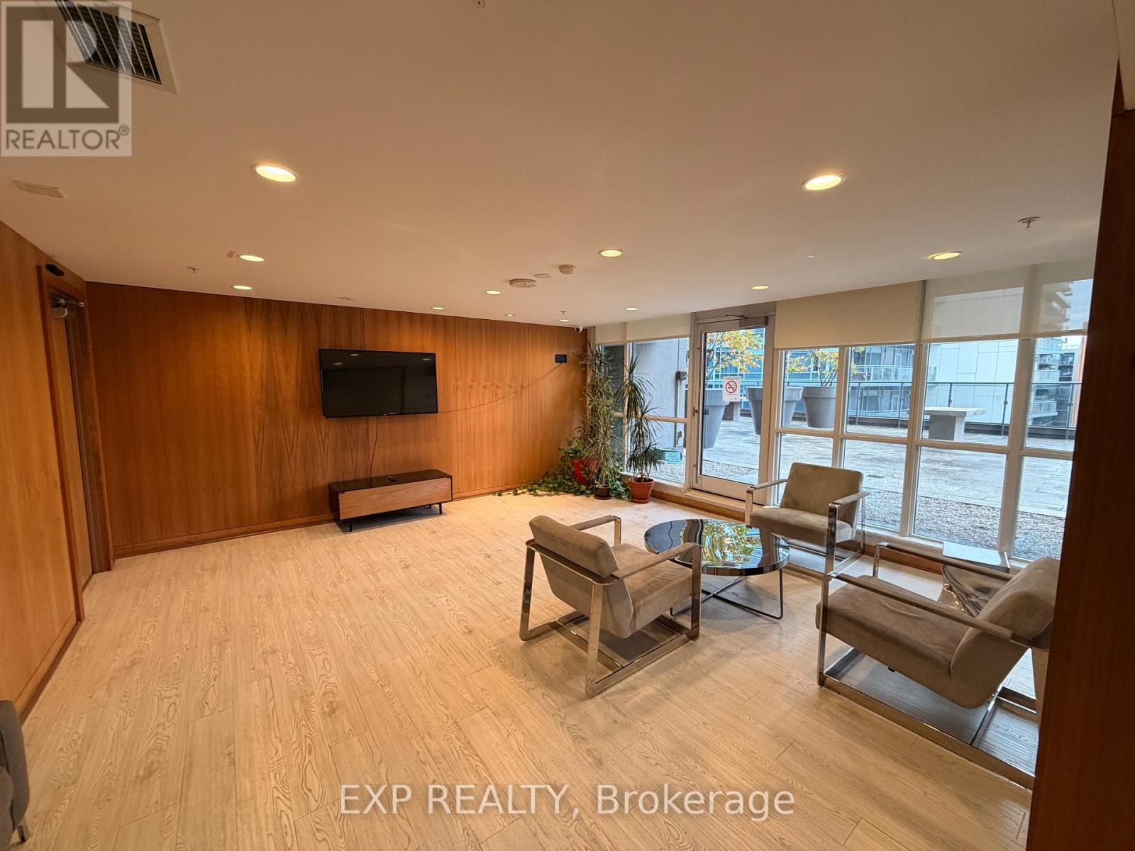 2410 - 295 Adelaide Street W, Toronto, Ontario  M5V 0L4 - Photo 16 - C12471487