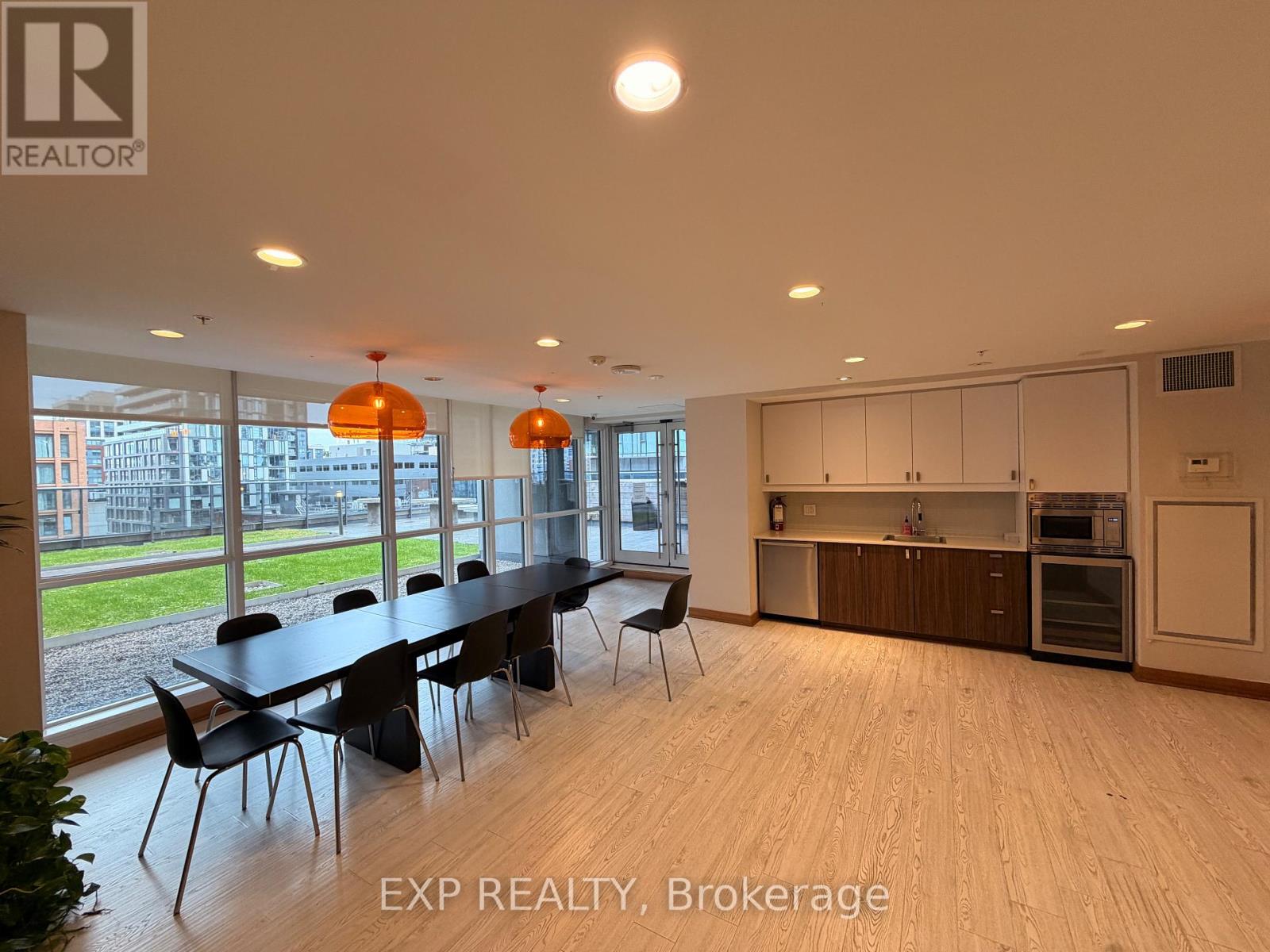 2410 - 295 Adelaide Street W, Toronto, Ontario  M5V 0L4 - Photo 15 - C12471487
