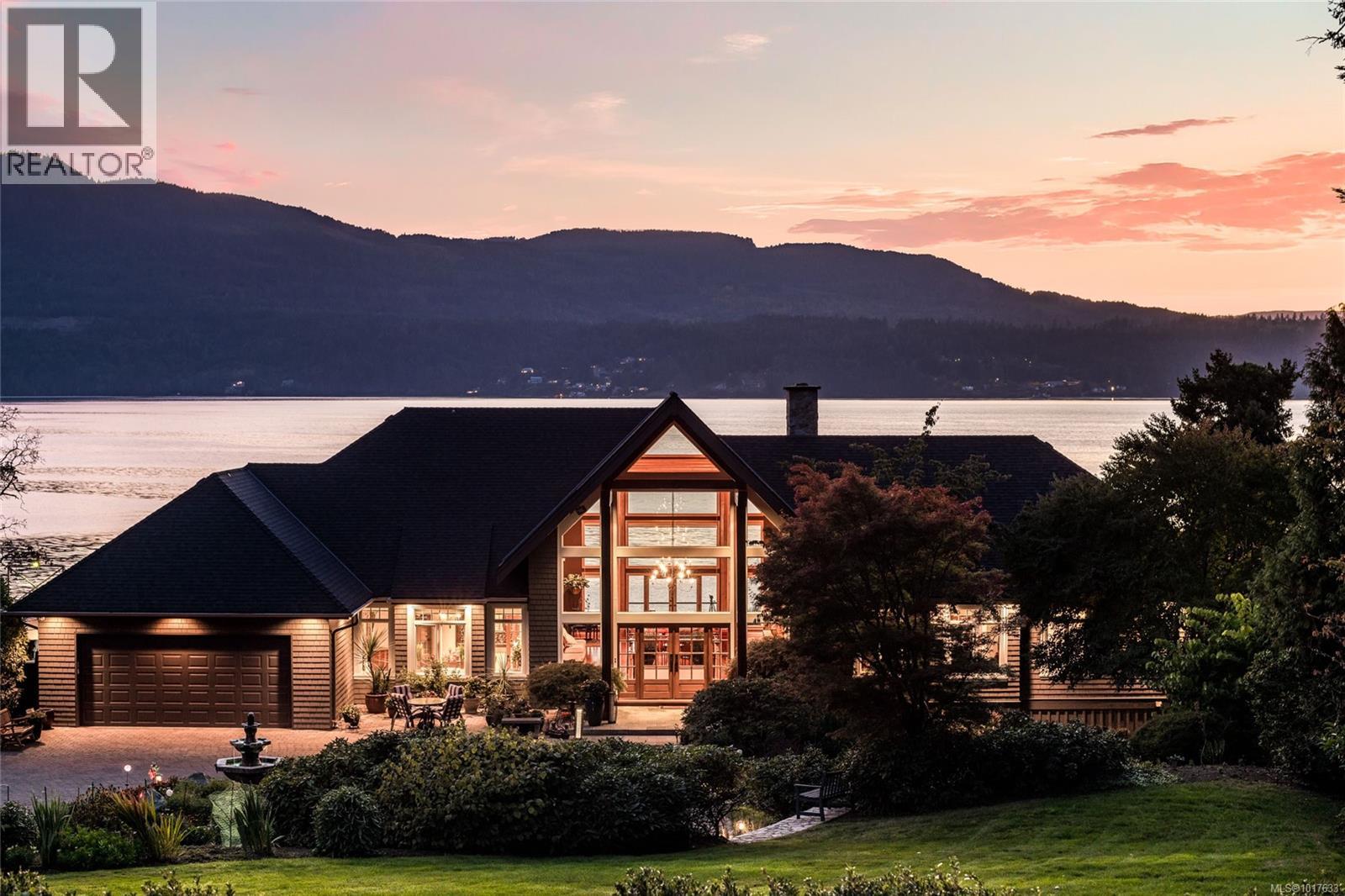 8338 West Saanich Rd, Central Saanich, British Columbia  V8M 1S5 - Photo 2 - 1017633