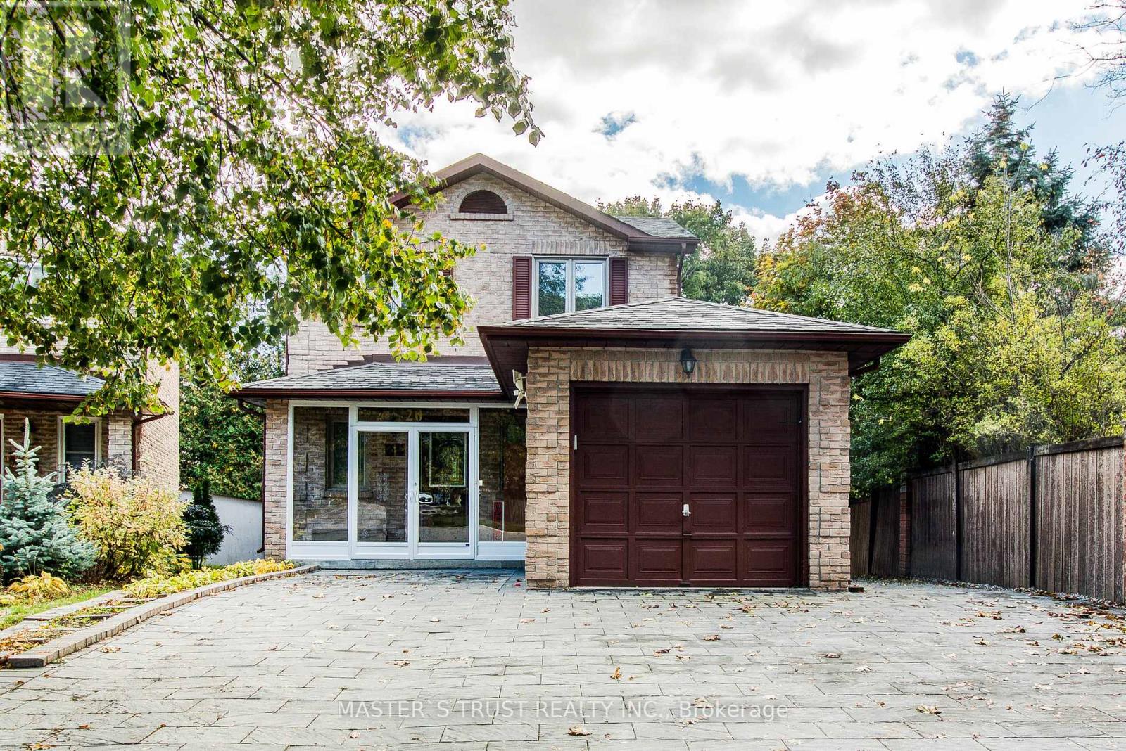 20 VALHALLA COURT, Aurora, Ontario