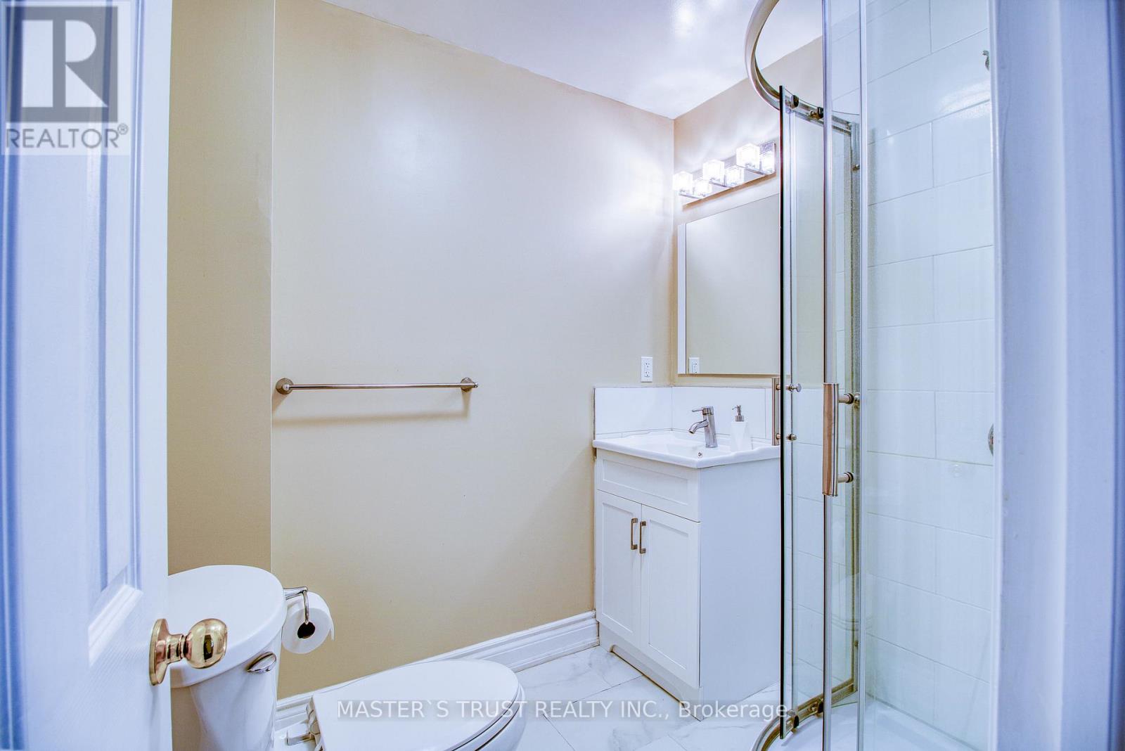 20 Valhalla Court, Aurora, Ontario  L4G 5W3 - Photo 19 - N12475093