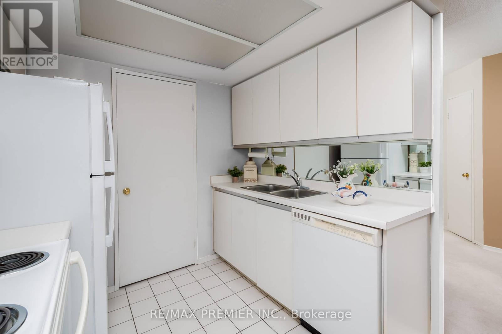 1614 - 7440 Bathurst Street, Vaughan, Ontario  L4J 7K8 - Photo 16 - N12475094