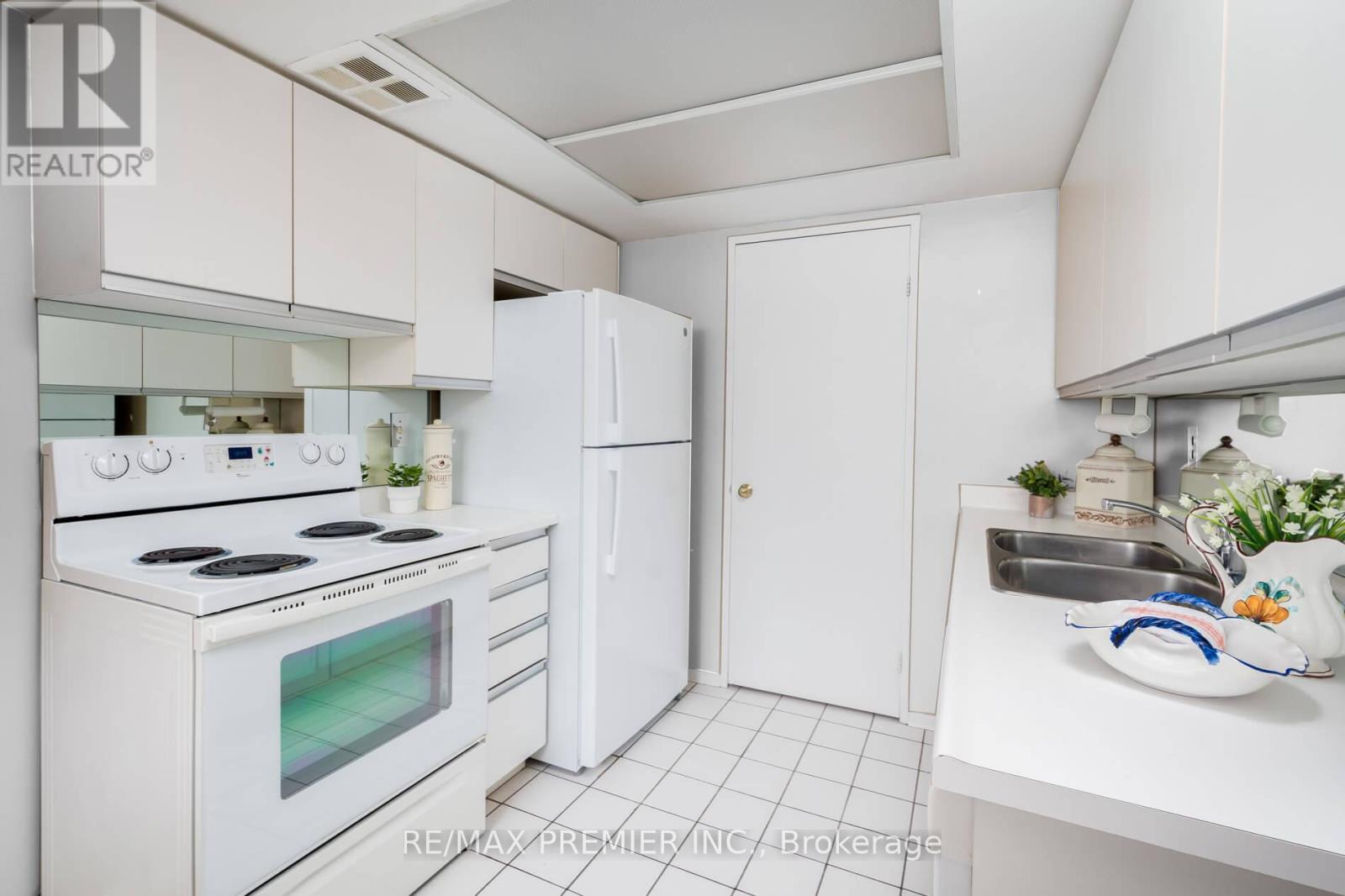 1614 - 7440 Bathurst Street, Vaughan, Ontario  L4J 7K8 - Photo 17 - N12475094