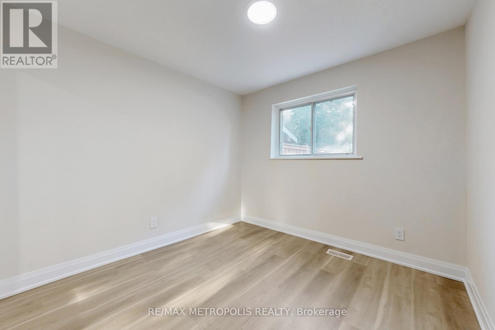 Main - 85 Primula Crescent, Toronto, Ontario  M9L 1J9 - Photo 10 - W12475079