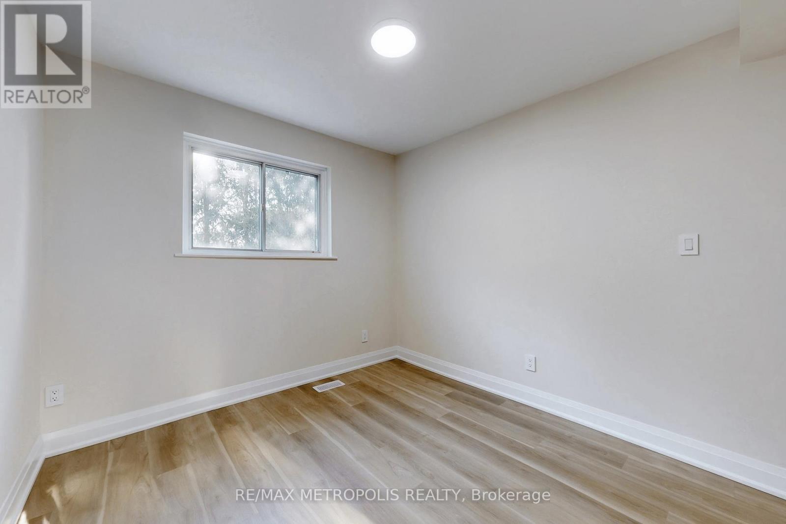 Main - 85 Primula Crescent, Toronto, Ontario  M9L 1J9 - Photo 11 - W12475079