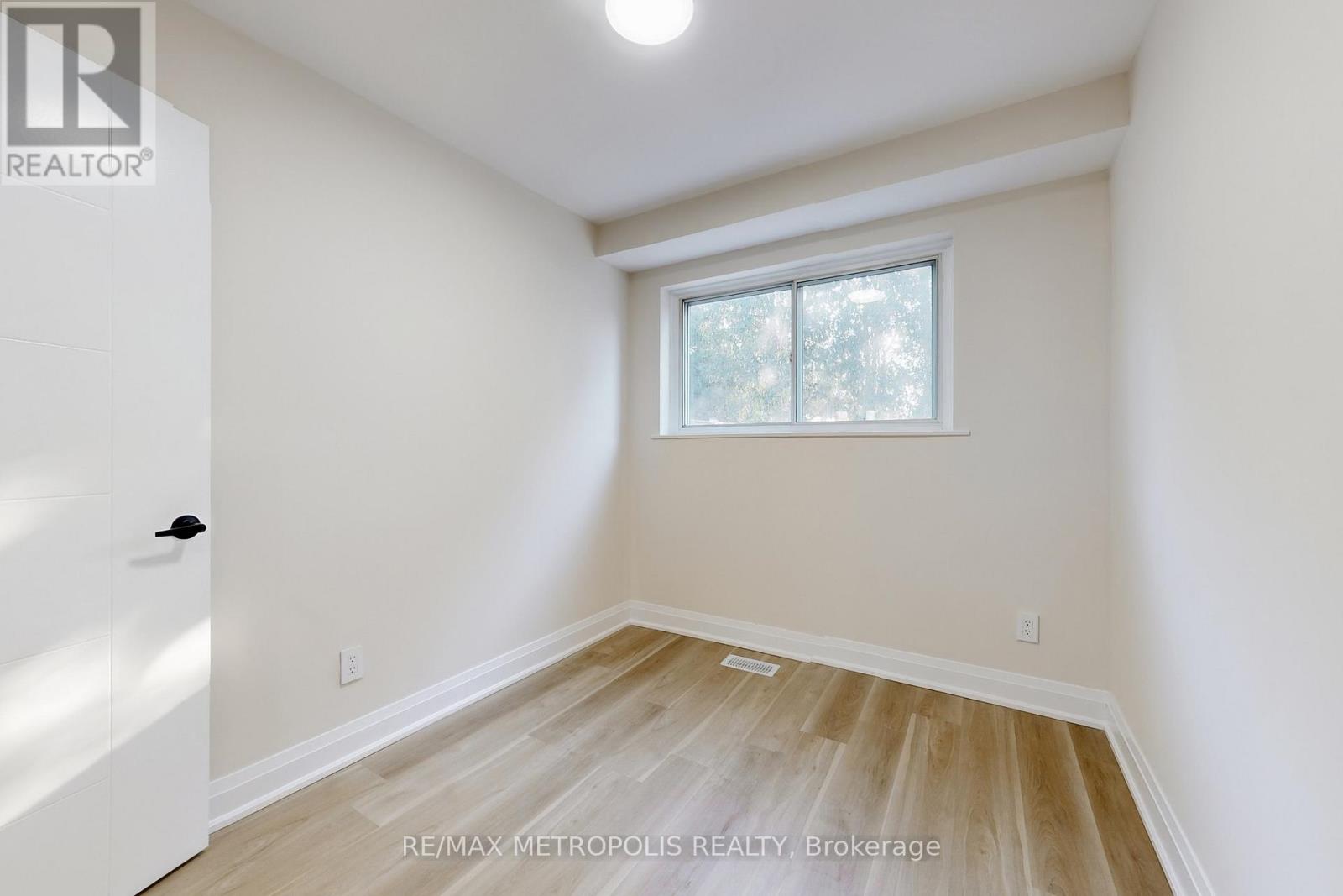 Main - 85 Primula Crescent, Toronto, Ontario  M9L 1J9 - Photo 12 - W12475079