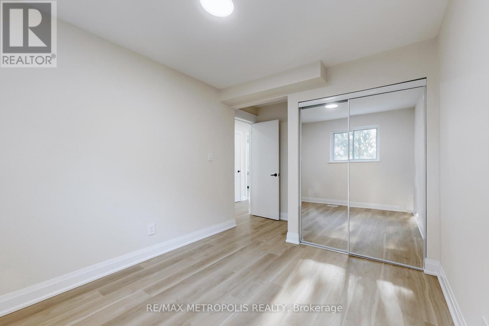 Main - 85 Primula Crescent, Toronto, Ontario  M9L 1J9 - Photo 13 - W12475079