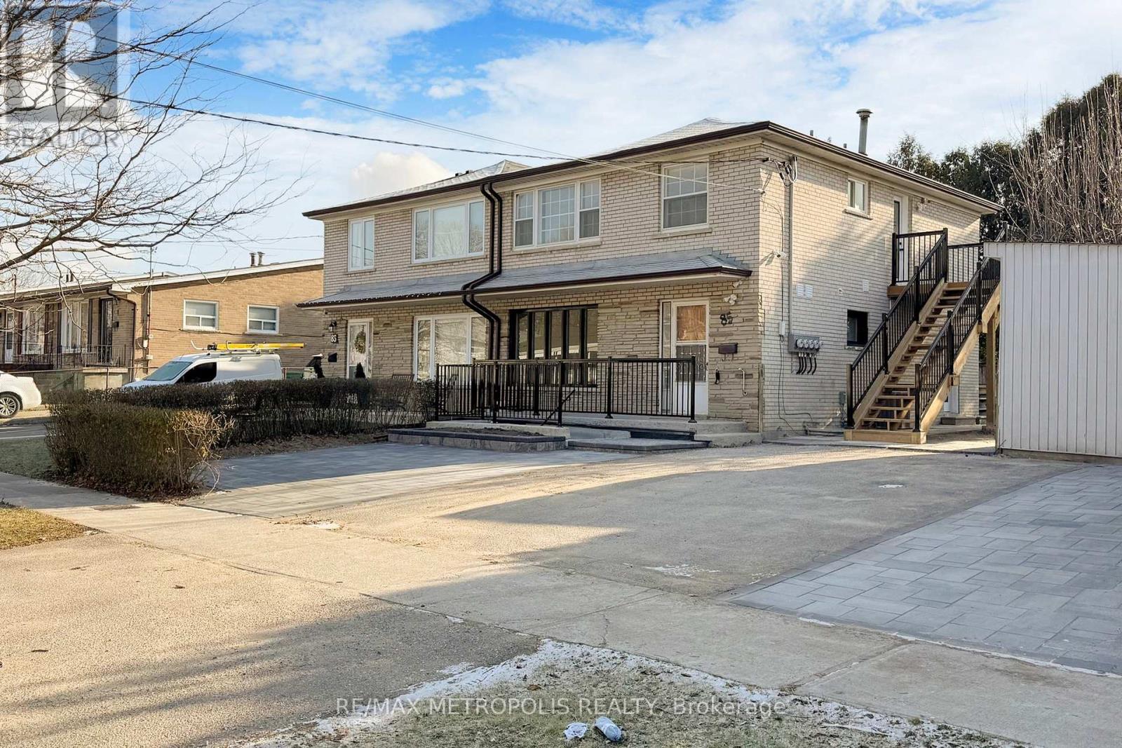 Main - 85 Primula Crescent, Toronto, Ontario  M9L 1J9 - Photo 5 - W12475079