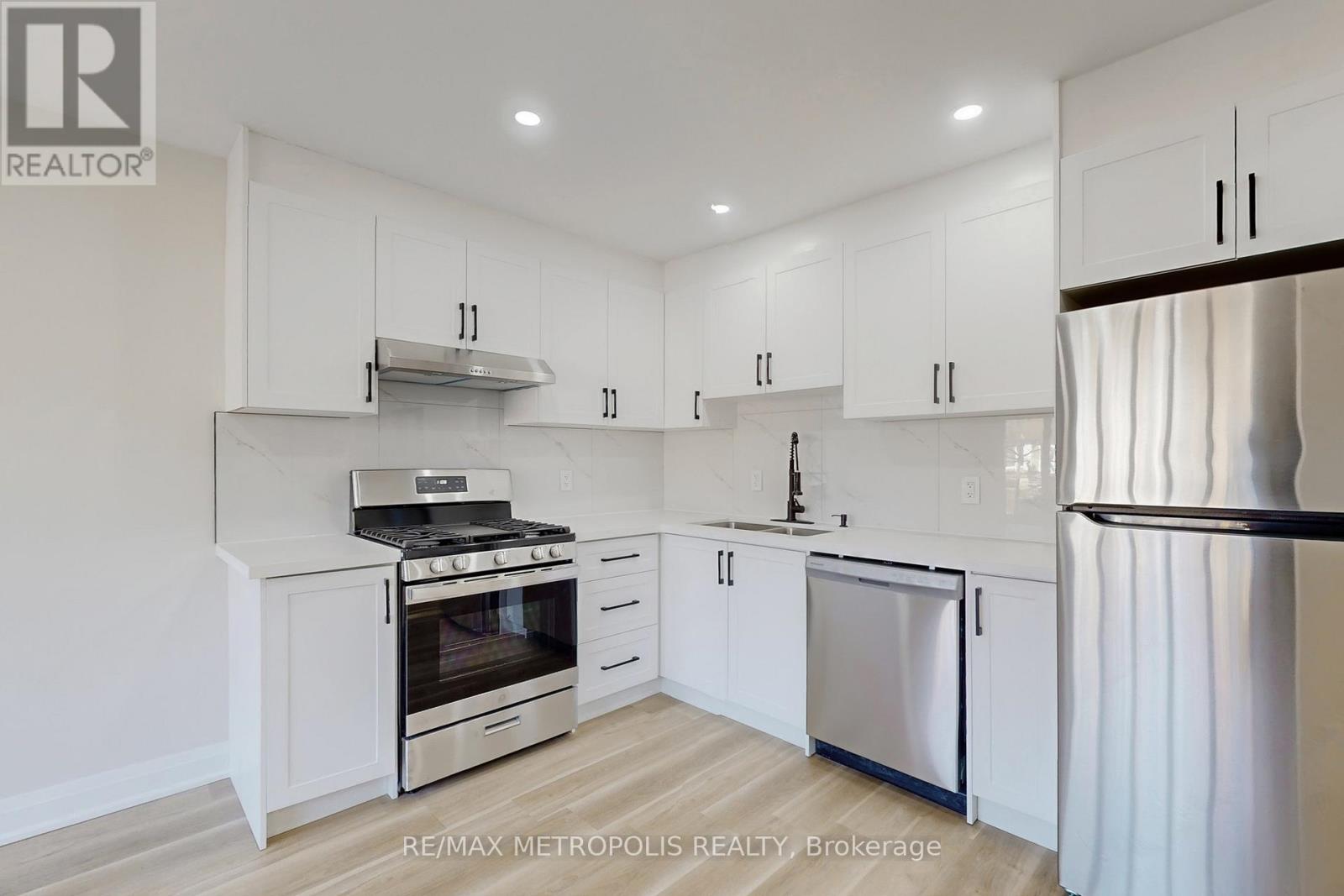 Main - 85 Primula Crescent, Toronto, Ontario  M9L 1J9 - Photo 7 - W12475079