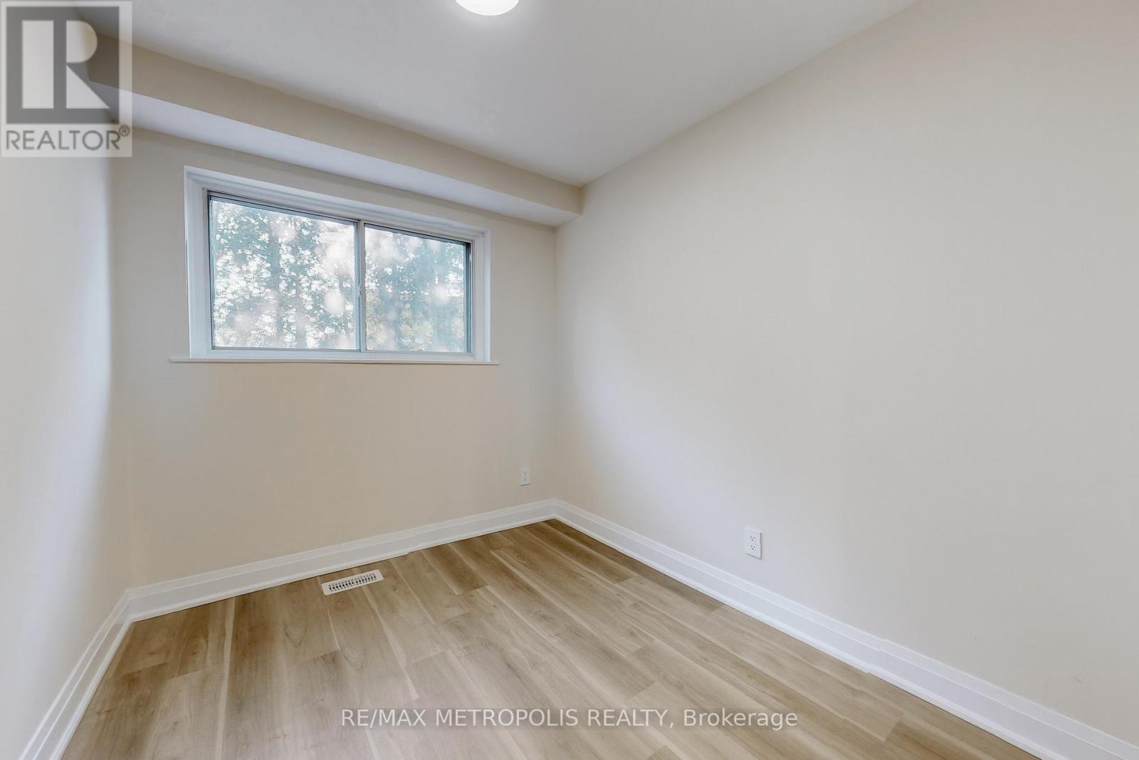 Main - 85 Primula Crescent, Toronto, Ontario  M9L 1J9 - Photo 8 - W12475079