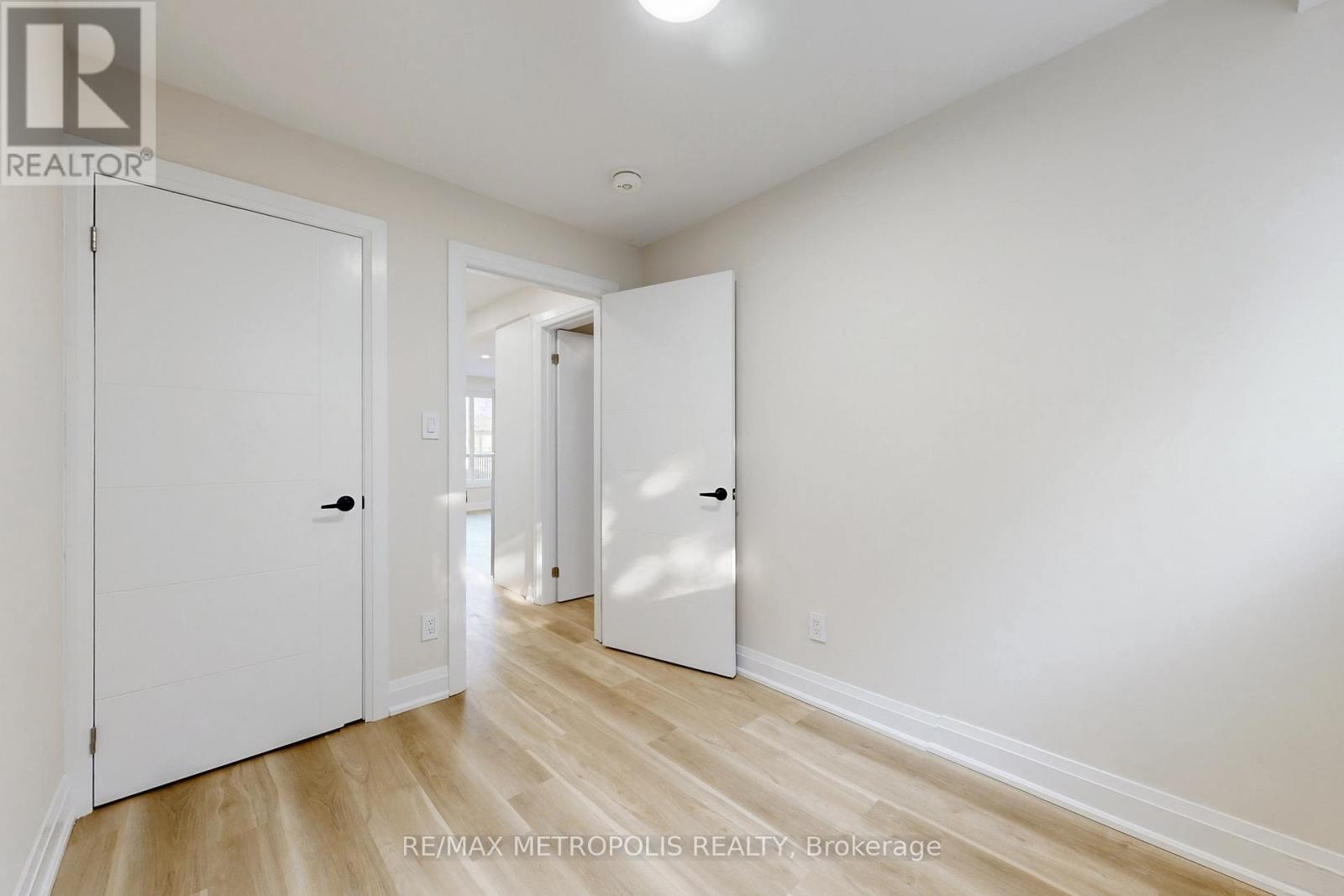 Main - 85 Primula Crescent, Toronto, Ontario  M9L 1J9 - Photo 9 - W12475079