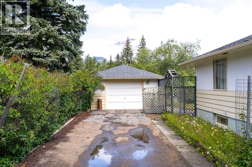 125 Rainbow Avenue, Banff, Alberta  T1L 1A1 - Photo 4 - A2249719