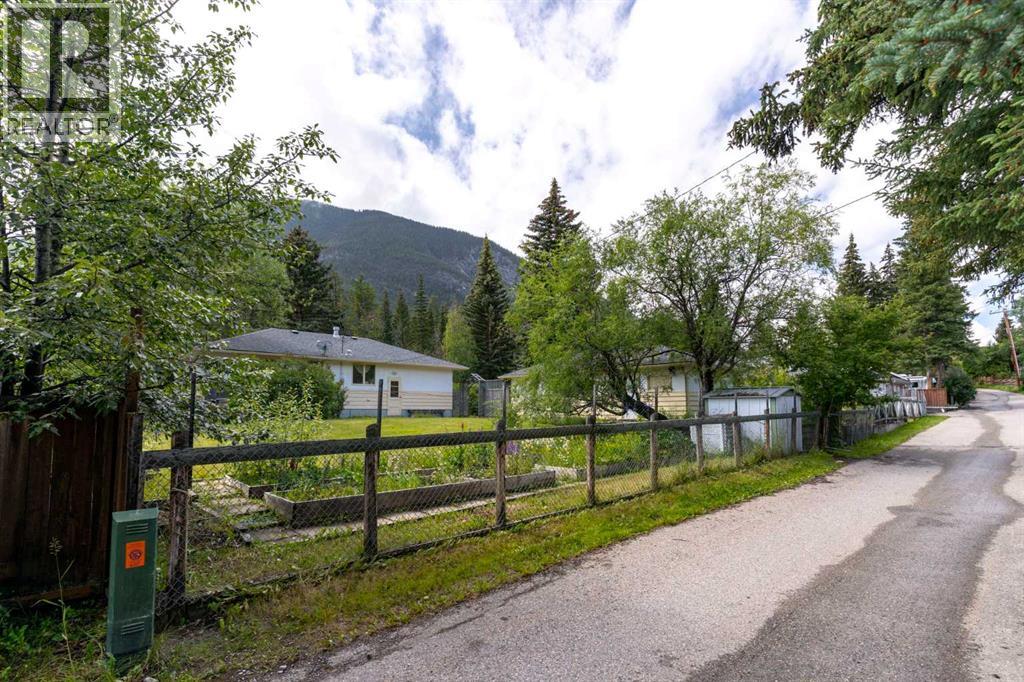 125 Rainbow Avenue, Banff, Alberta  T1L 1A1 - Photo 22 - A2249719