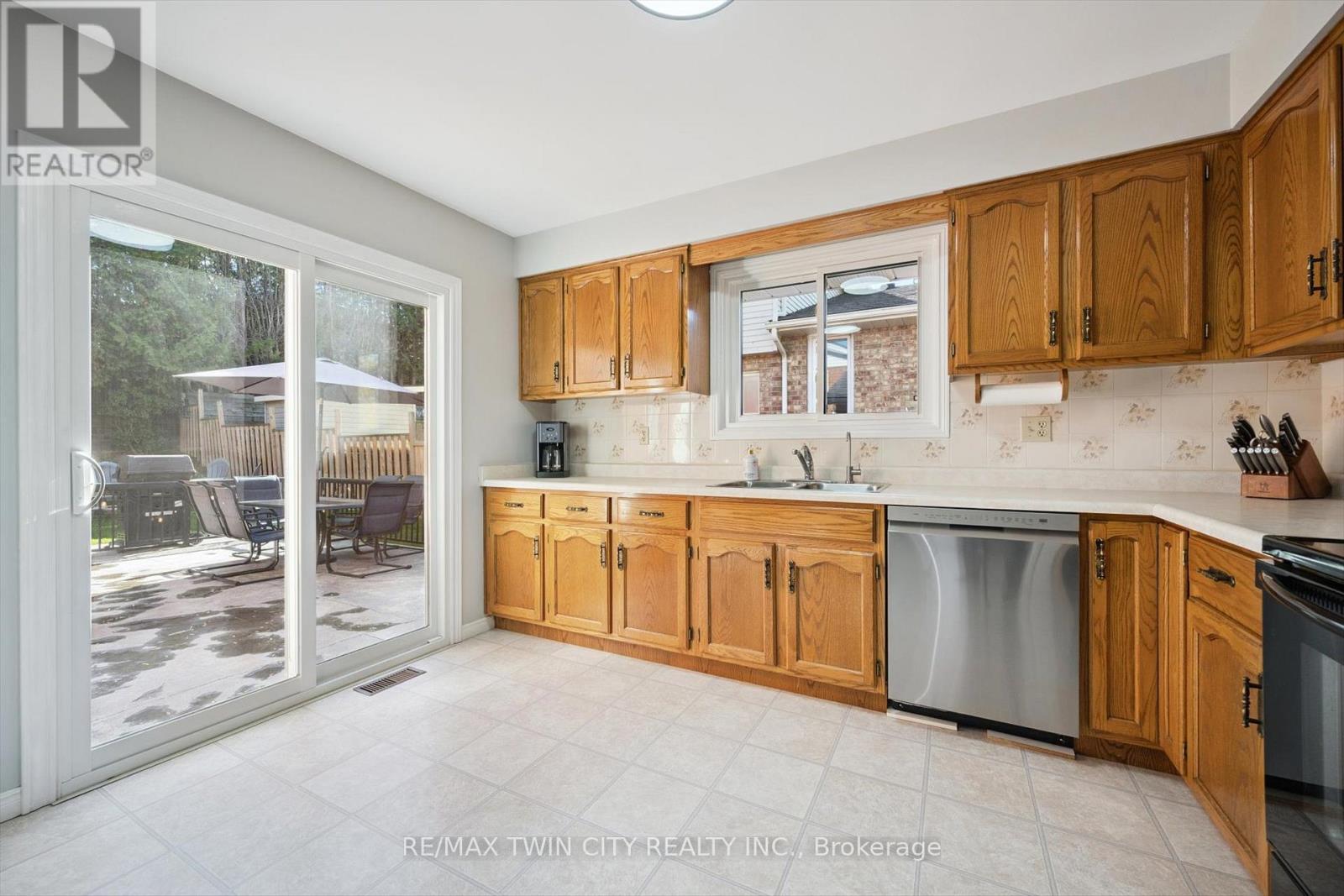 115 Yellow Birch Drive, Kitchener, Ontario  N2N 2N3 - Photo 14 - X12475071