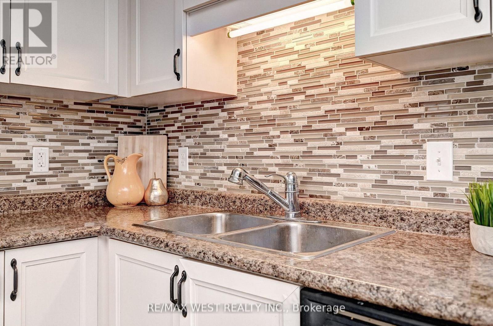 21 Machado Street, Kitchener, Ontario  N2R 0C1 - Photo 15 - X12475083