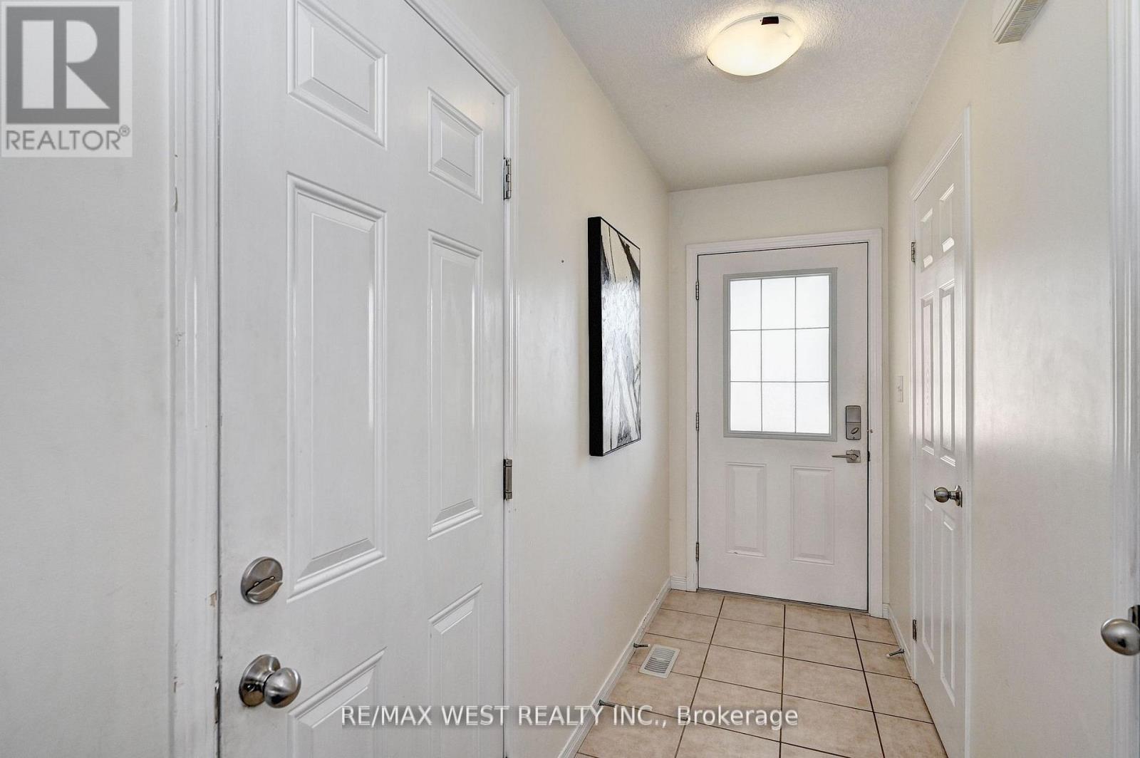 21 Machado Street, Kitchener, Ontario  N2R 0C1 - Photo 5 - X12475083