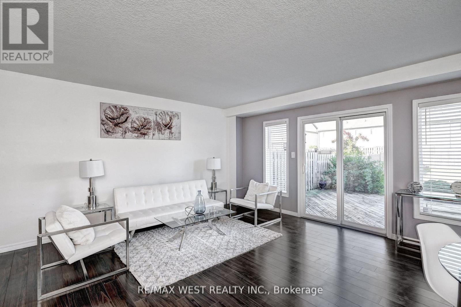21 Machado Street, Kitchener, Ontario  N2R 0C1 - Photo 6 - X12475083