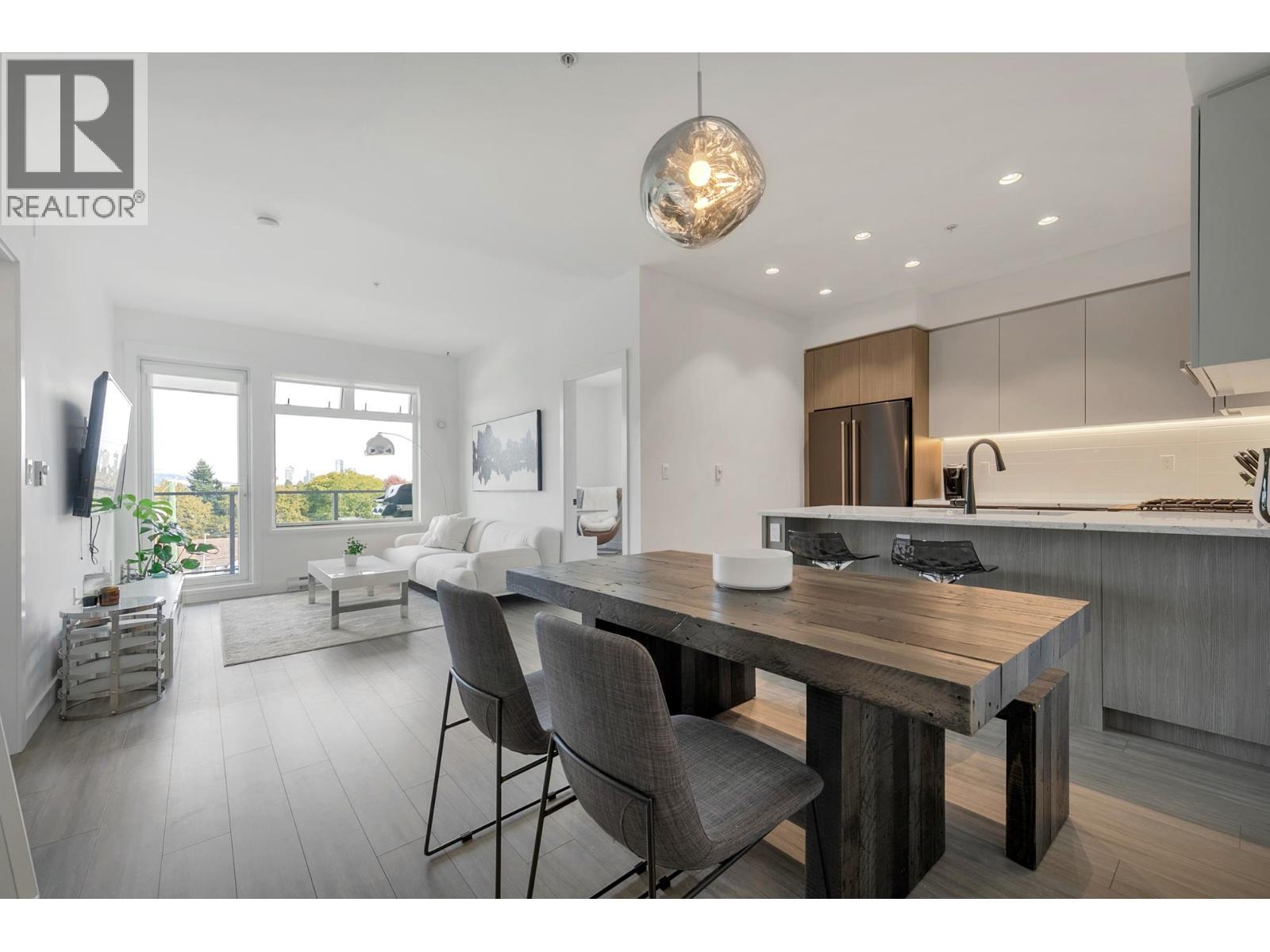 404 2408 Grant Street, Vancouver, British Columbia  V5K 3G4 - Photo 1 - R3054231