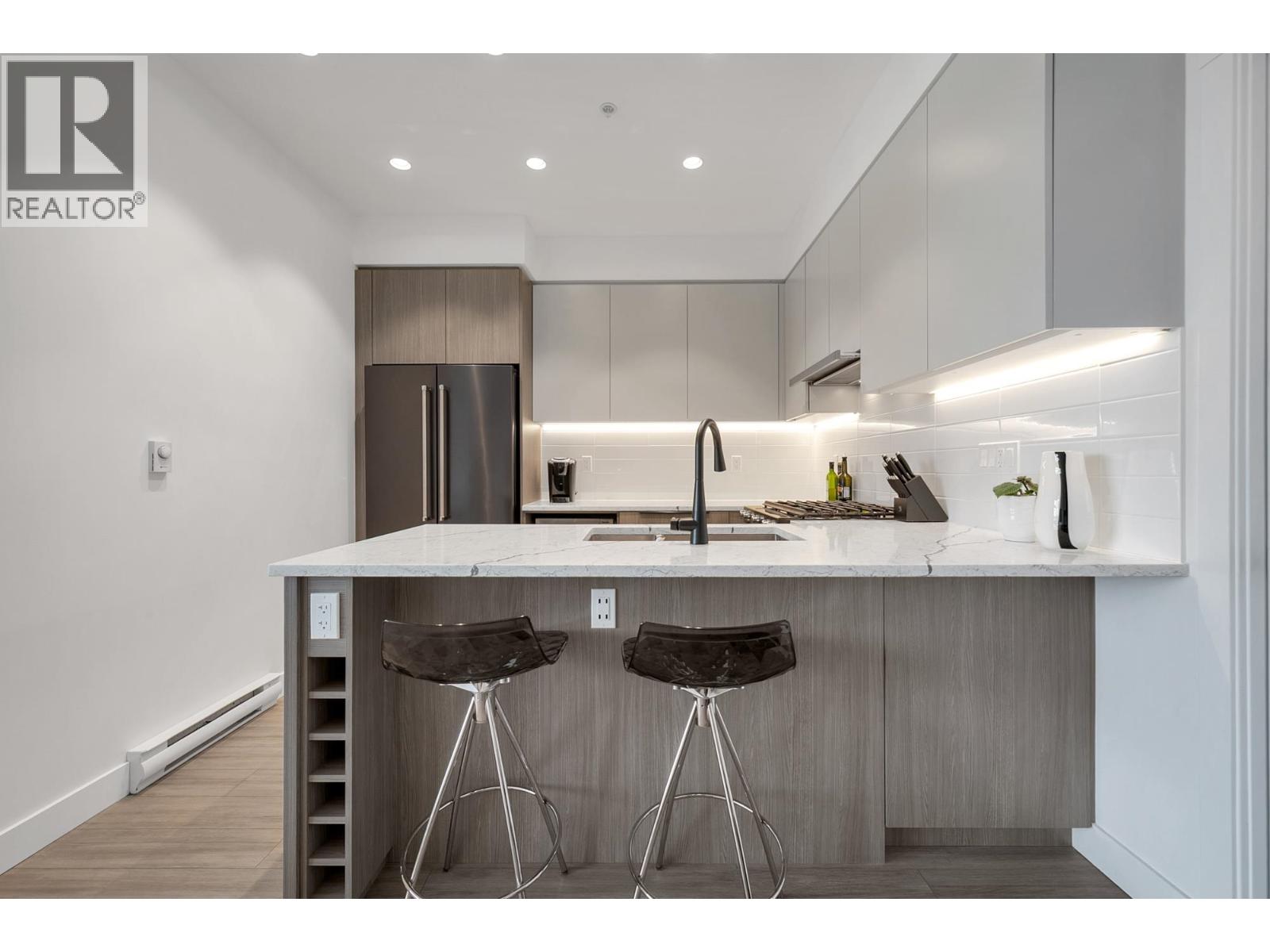 404 2408 Grant Street, Vancouver, British Columbia  V5K 3G4 - Photo 3 - R3054231