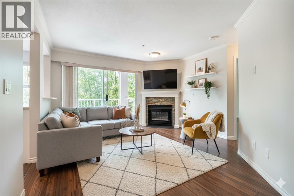 102 135 Eleventh Street, New Westminster, British Columbia  V3M 4C7 - Photo 2 - R3060497