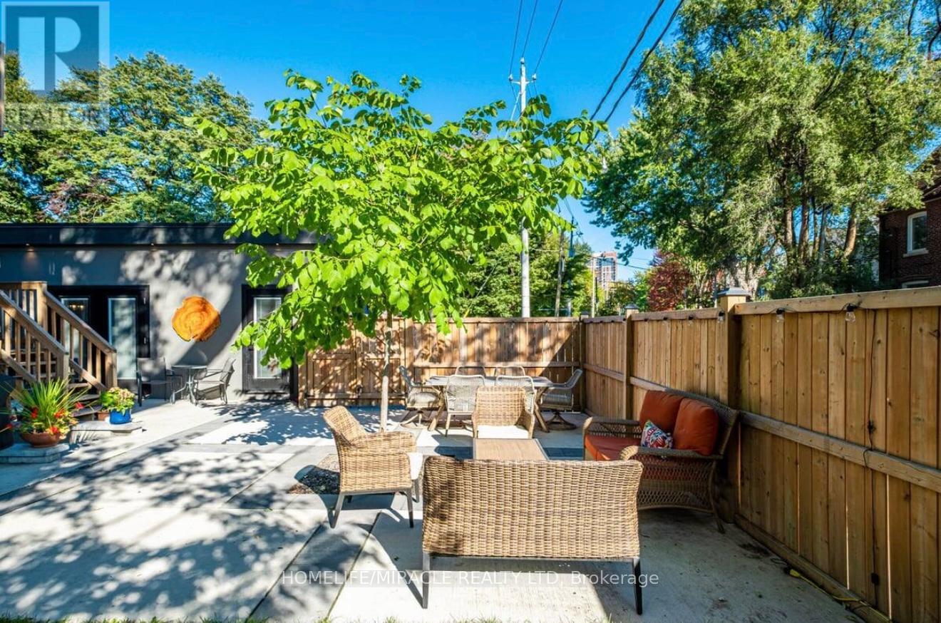 Laneway Suite - 51 Mcmurray Avenue, Toronto, Ontario  M6P 2T2 - Photo 15 - W12475096