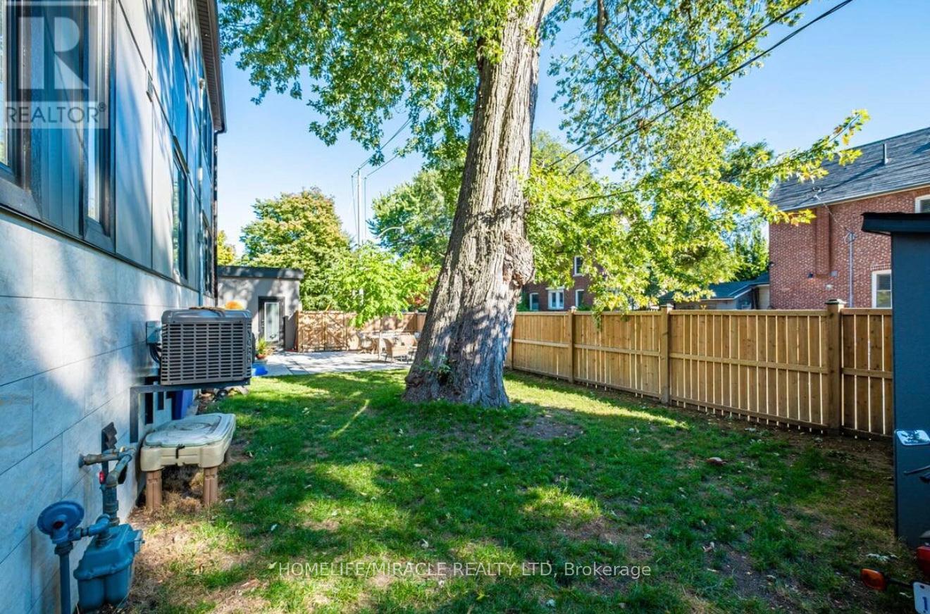 Laneway Suite - 51 Mcmurray Avenue, Toronto, Ontario  M6P 2T2 - Photo 16 - W12475096