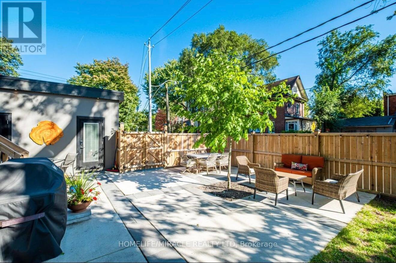 Laneway Suite - 51 Mcmurray Avenue, Toronto, Ontario  M6P 2T2 - Photo 18 - W12475096
