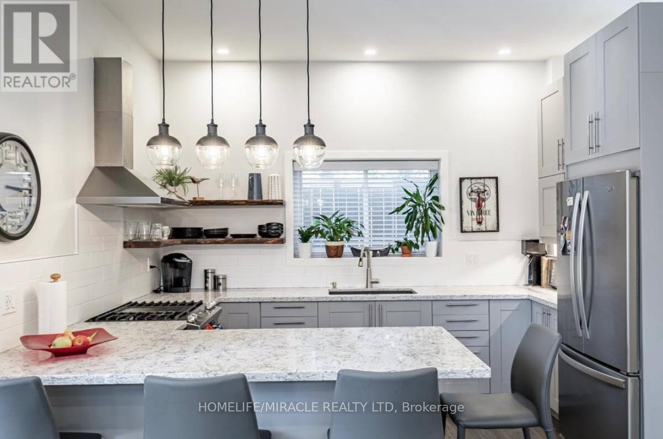 Laneway Suite - 51 Mcmurray Avenue, Toronto, Ontario  M6P 2T2 - Photo 3 - W12475096