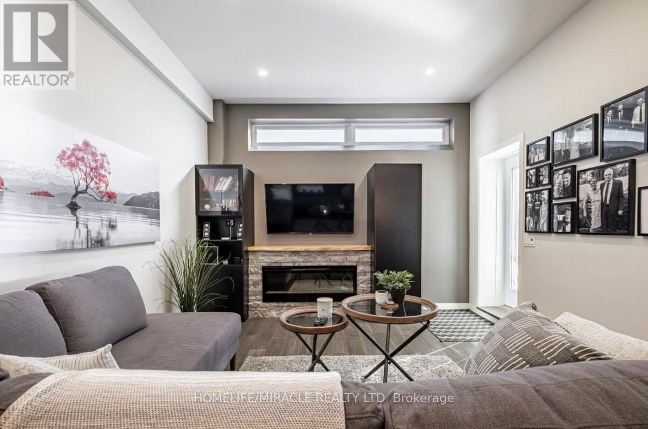 Laneway Suite - 51 Mcmurray Avenue, Toronto, Ontario  M6P 2T2 - Photo 7 - W12475096
