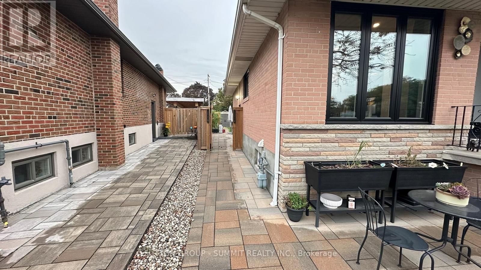 12 Brampton Road, Toronto, Ontario  M9R 3J1 - Photo 3 - W12475101