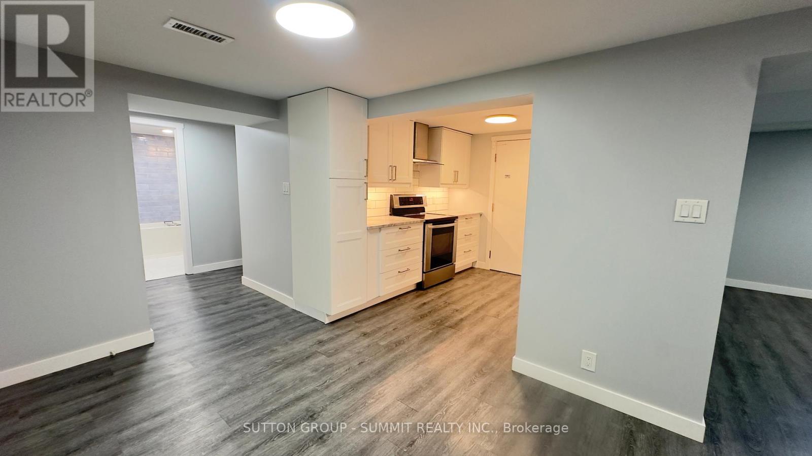 12 Brampton Road, Toronto, Ontario  M9R 3J1 - Photo 6 - W12475101