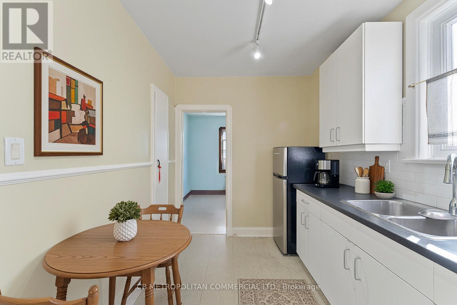 17 Augusta Avenue, Toronto, Ontario  M5T 2K7 - Photo 10 - C12455702