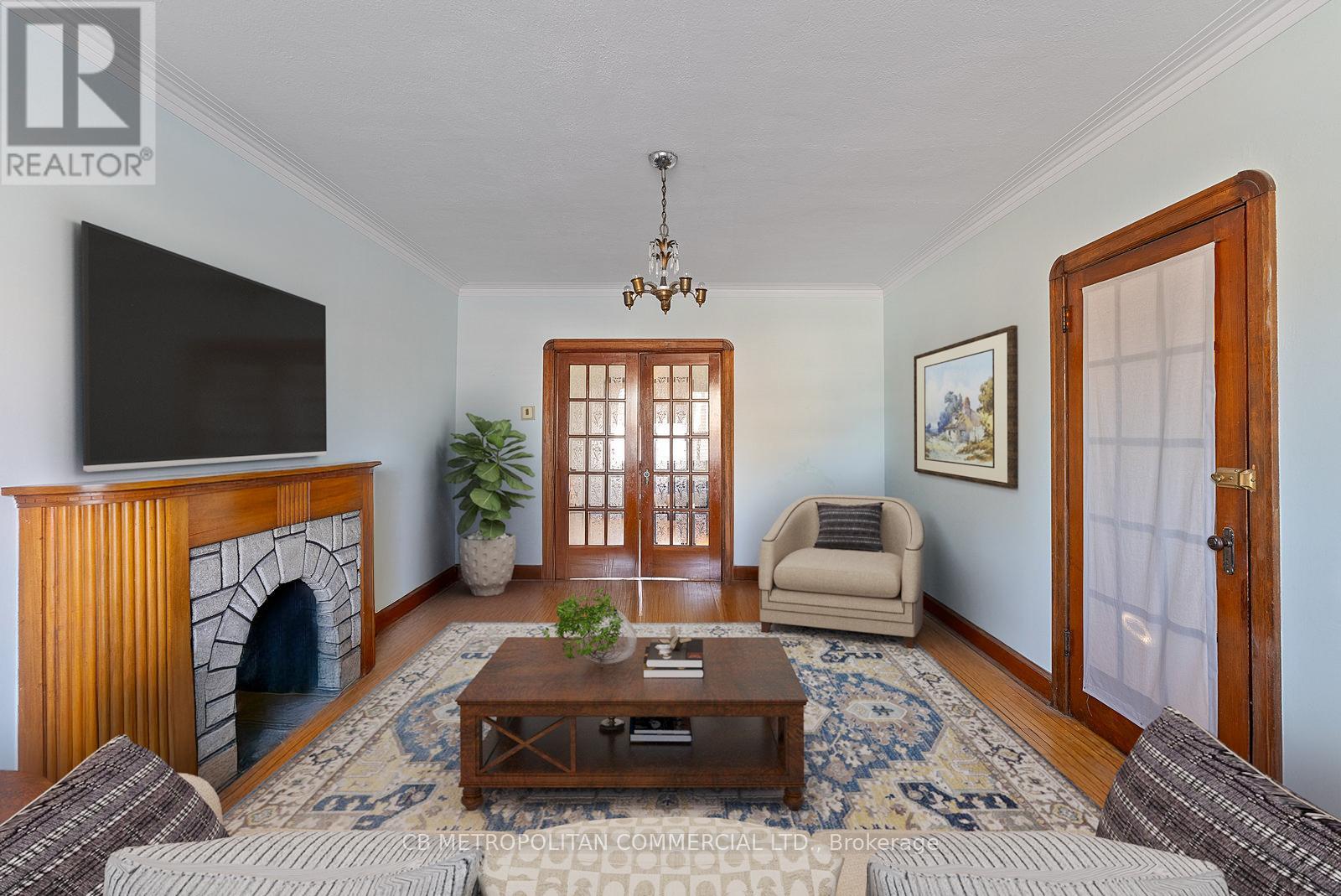 17 Augusta Avenue, Toronto, Ontario  M5T 2K7 - Photo 8 - C12455702