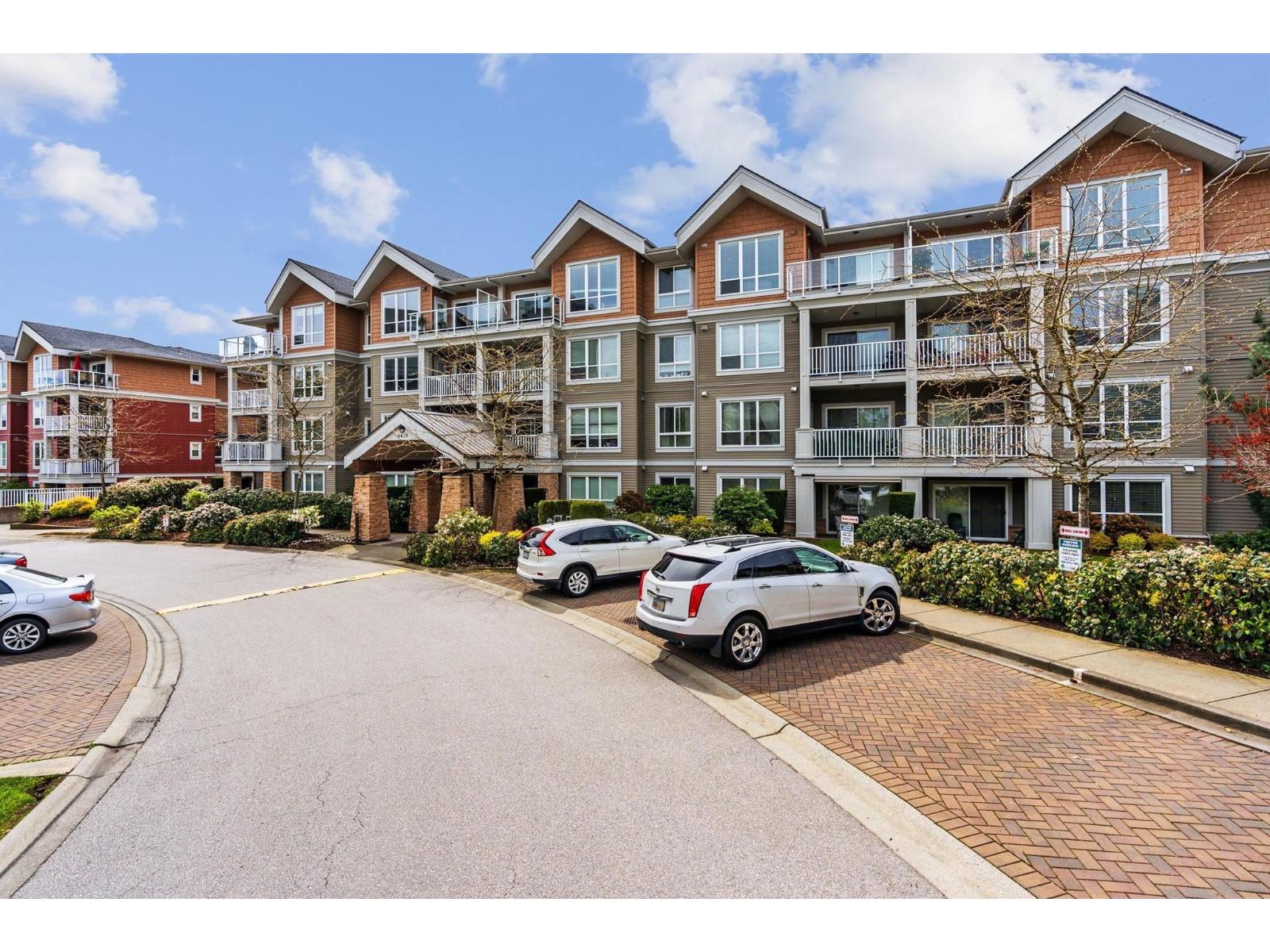 403 6440 194 STREET, Surrey, British Columbia