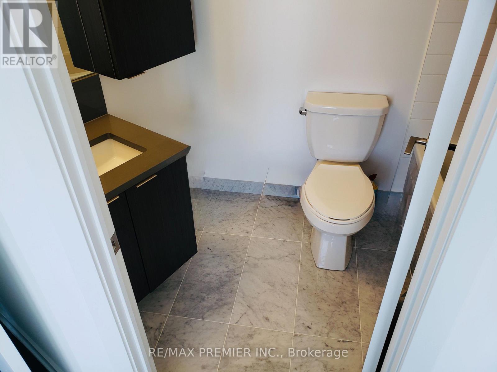 2204 - 38 Iannuzzi Street, Toronto (Niagara), Ontario  M5V 0S2 - Photo 11 - C12475113