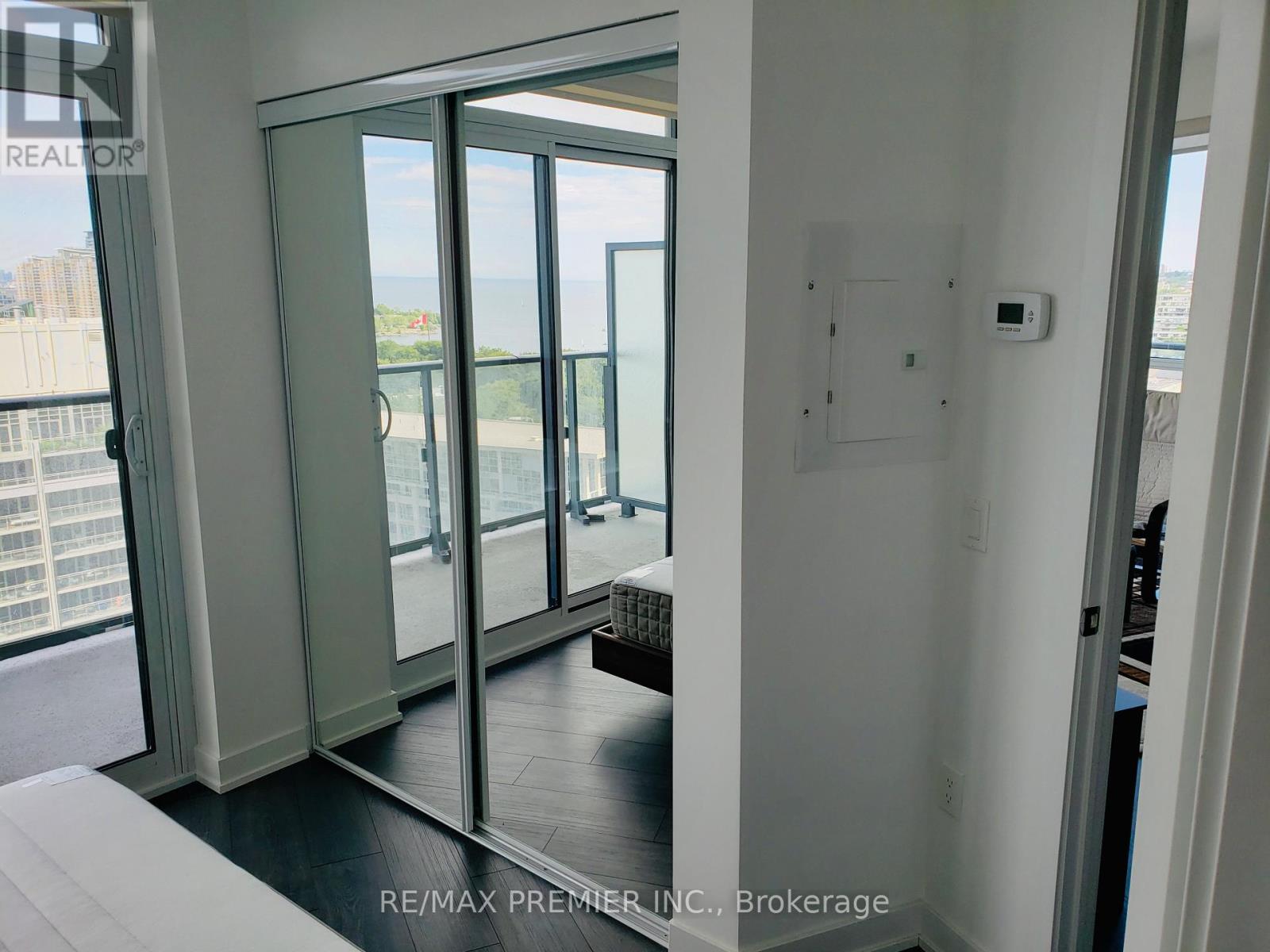 2204 - 38 Iannuzzi Street, Toronto (Niagara), Ontario  M5V 0S2 - Photo 9 - C12475113