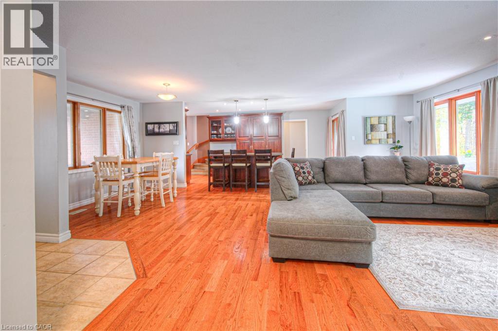 Property at 26 ESTHER Avenue image 5