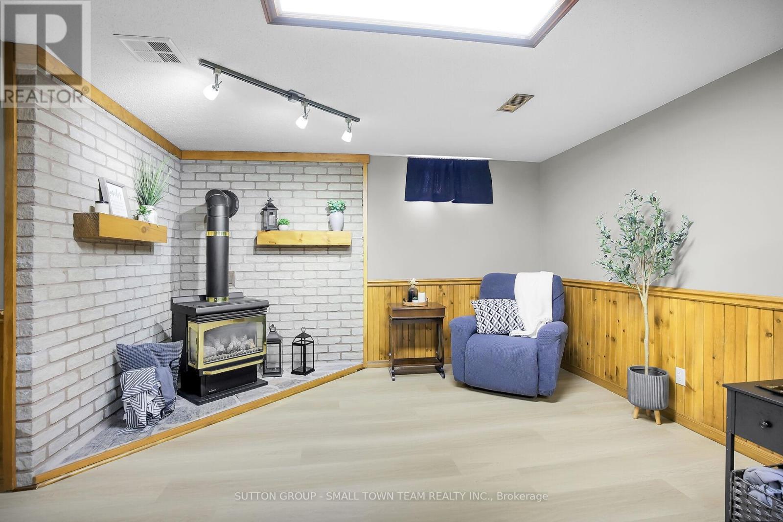 510 Albert Street, South Huron, Ontario  N0M 1S1 - Photo 23 - X12474364