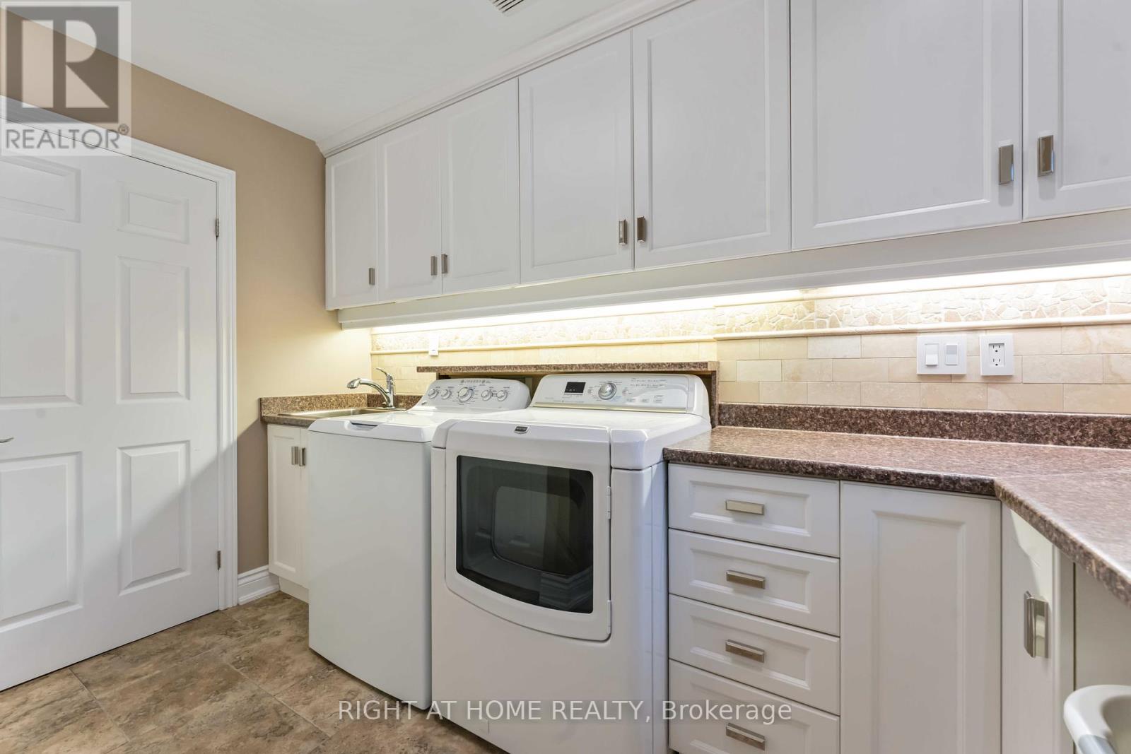 50 Rosenfeld Crescent, Ottawa, Ontario  K2K 2L2 - Photo 23 - X12453928