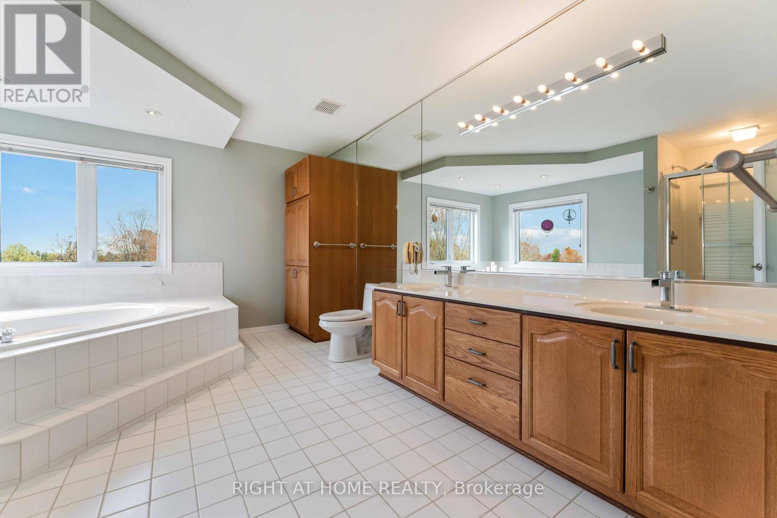50 Rosenfeld Crescent, Ottawa, Ontario  K2K 2L2 - Photo 29 - X12453928