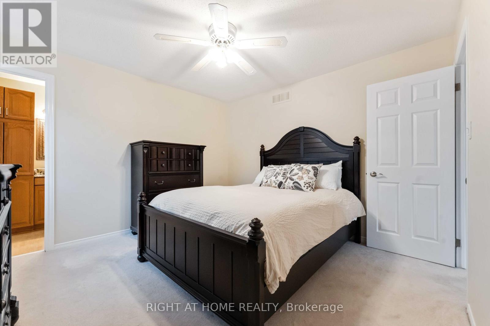 50 Rosenfeld Crescent, Ottawa, Ontario  K2K 2L2 - Photo 37 - X12453928