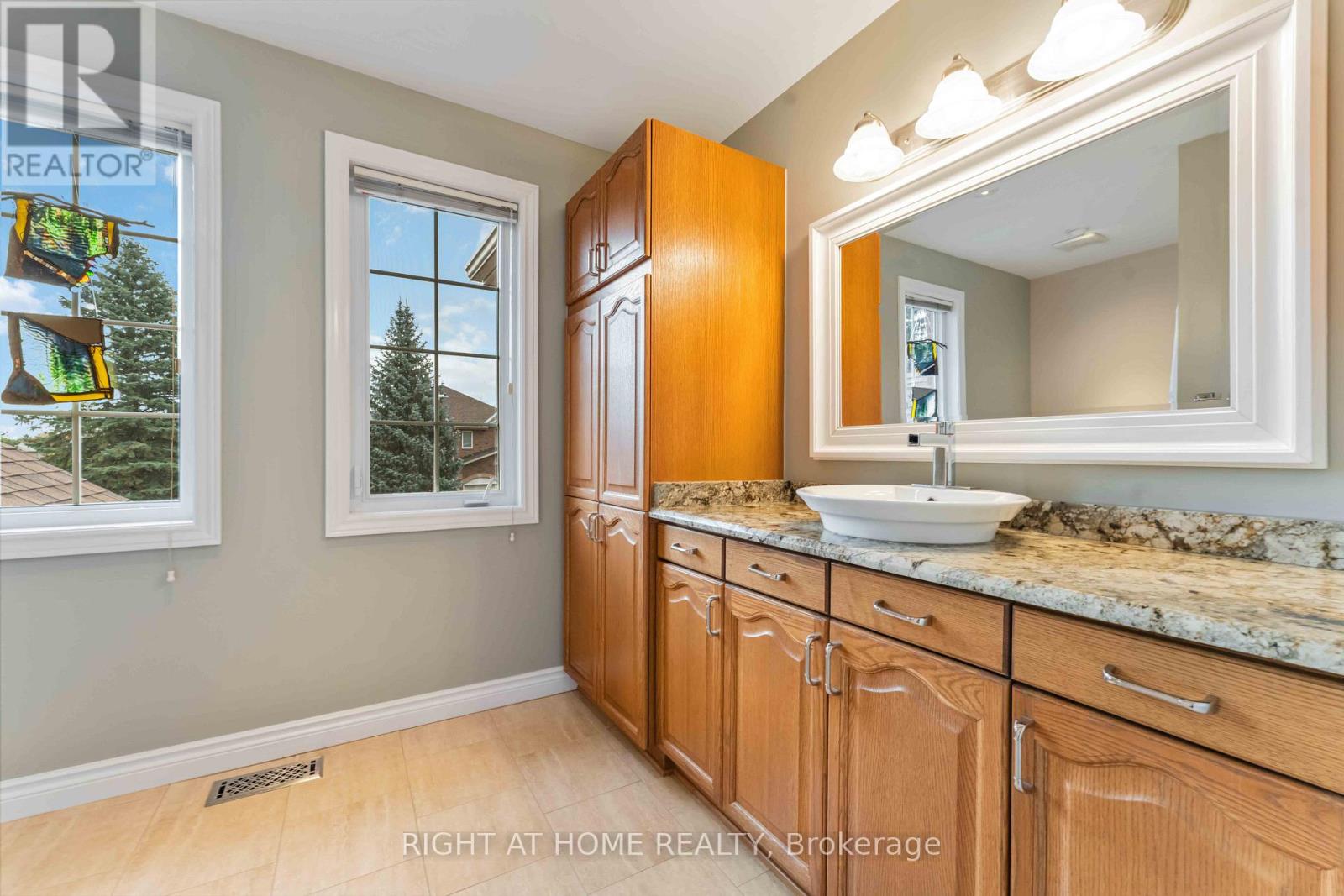 50 Rosenfeld Crescent, Ottawa, Ontario  K2K 2L2 - Photo 34 - X12453928