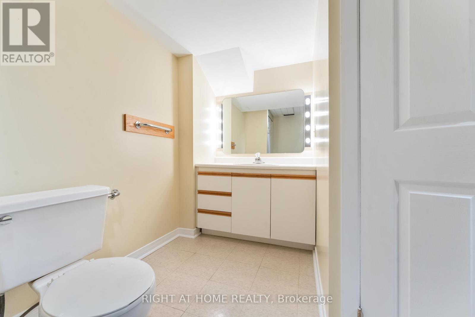 50 Rosenfeld Crescent, Ottawa, Ontario  K2K 2L2 - Photo 43 - X12453928