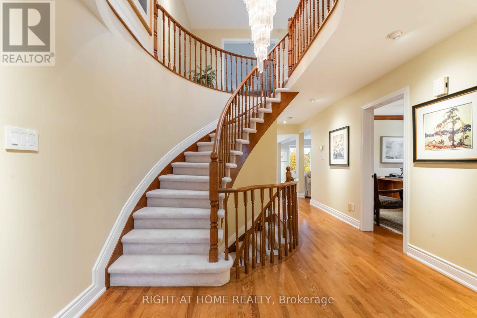 50 Rosenfeld Crescent, Ottawa, Ontario  K2K 2L2 - Photo 5 - X12453928