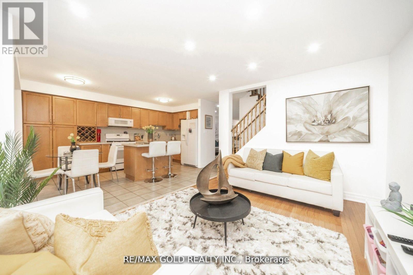 36 Roxton Crescent N, Brampton, Ontario  L7A 2A9 - Photo 10 - W12475106